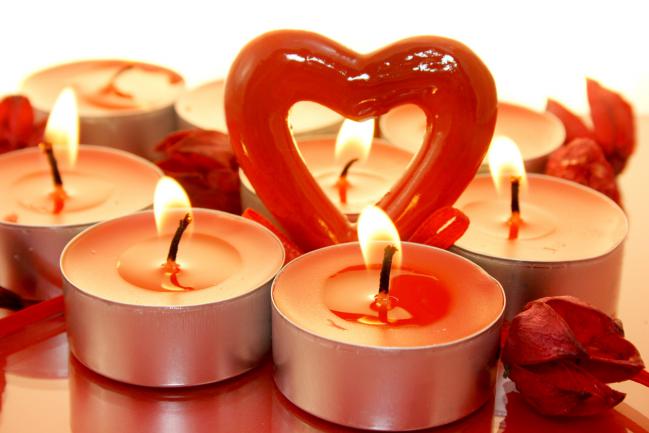 Ideas-para-decorar-con-velas-el-dia-de-los-enamorados